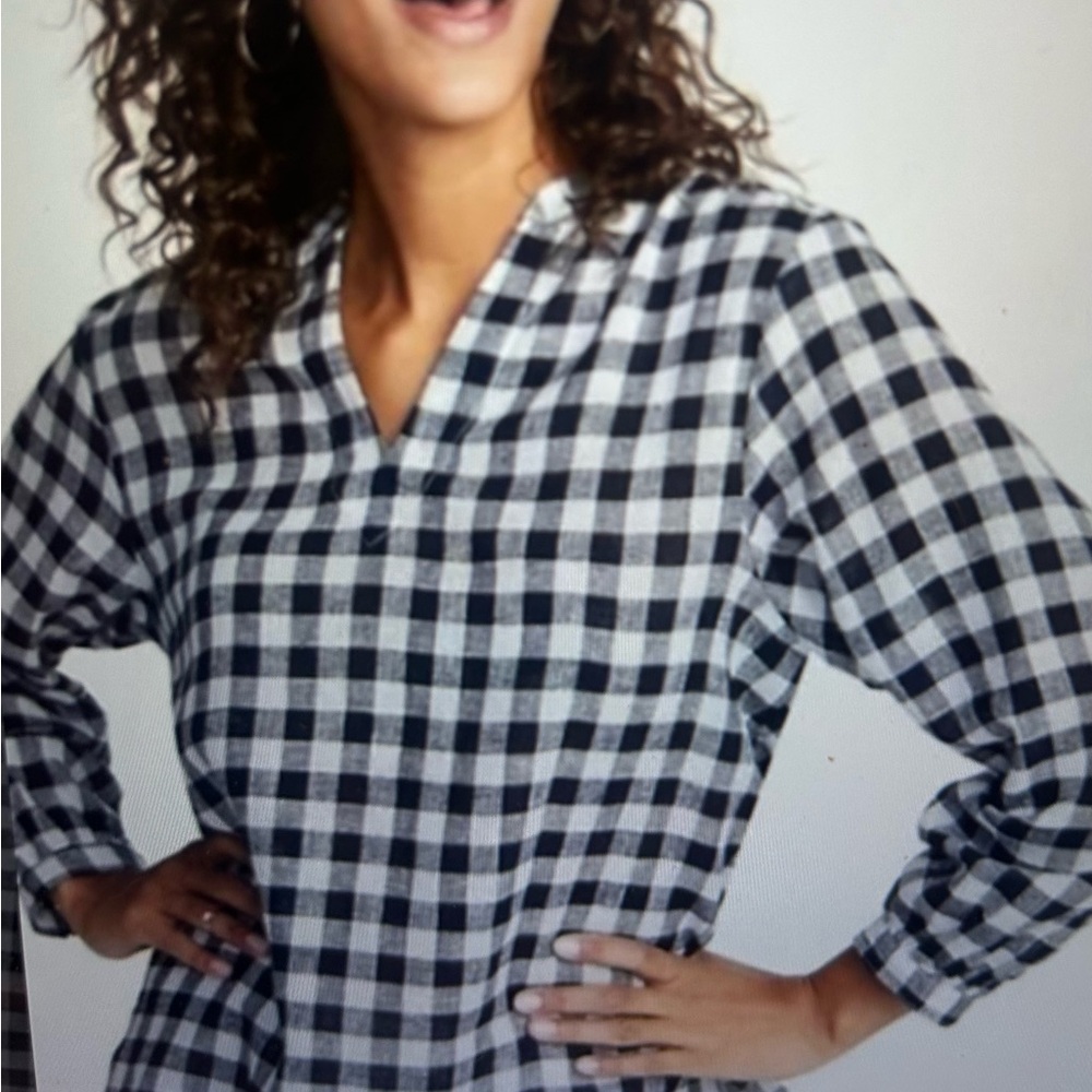 Old Navy Navy and White Gingham Top - Medium